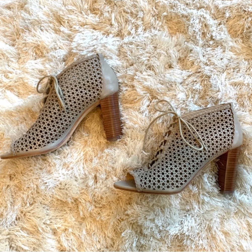 Via Spiga Womens Bootie Pump Size 7 Taupe Leather Lace Up Cutouts Peep Toe Heel